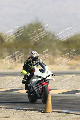 media/Oct-30-2025-Racers Edge (Thu) [[dabbdaf680]]/3-B Group/Session 2 Turn 2/